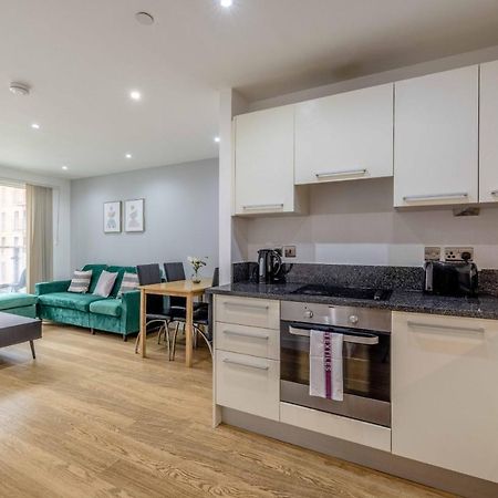 2 Bed At Slough Station & Parking - London In 20 Mins Apartment Exterior photo