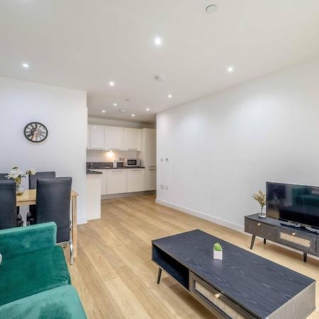 2 Bed At Slough Station & Parking - London In 20 Mins Apartment Exterior photo