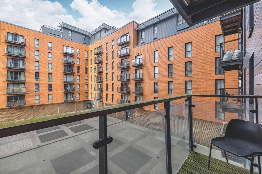 2 Bed At Slough Station & Parking - London In 20 Mins Apartment Exterior photo