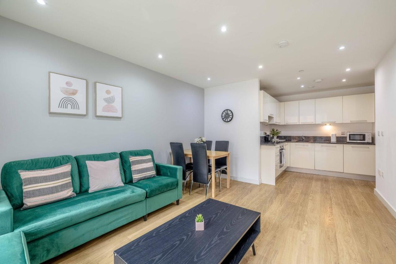 2 Bed At Slough Station & Parking - London In 20 Mins Apartment Exterior photo
