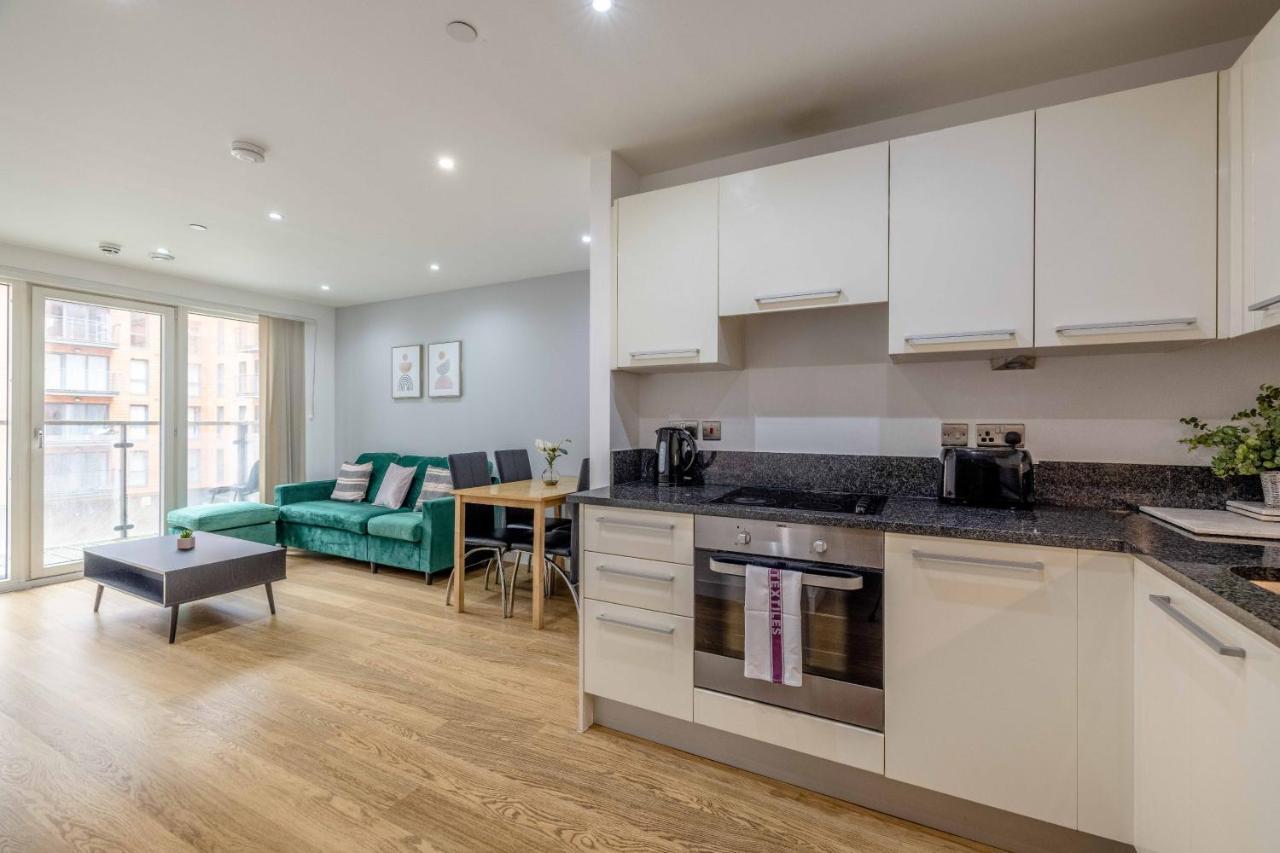 2 Bed At Slough Station & Parking - London In 20 Mins Apartment Exterior photo