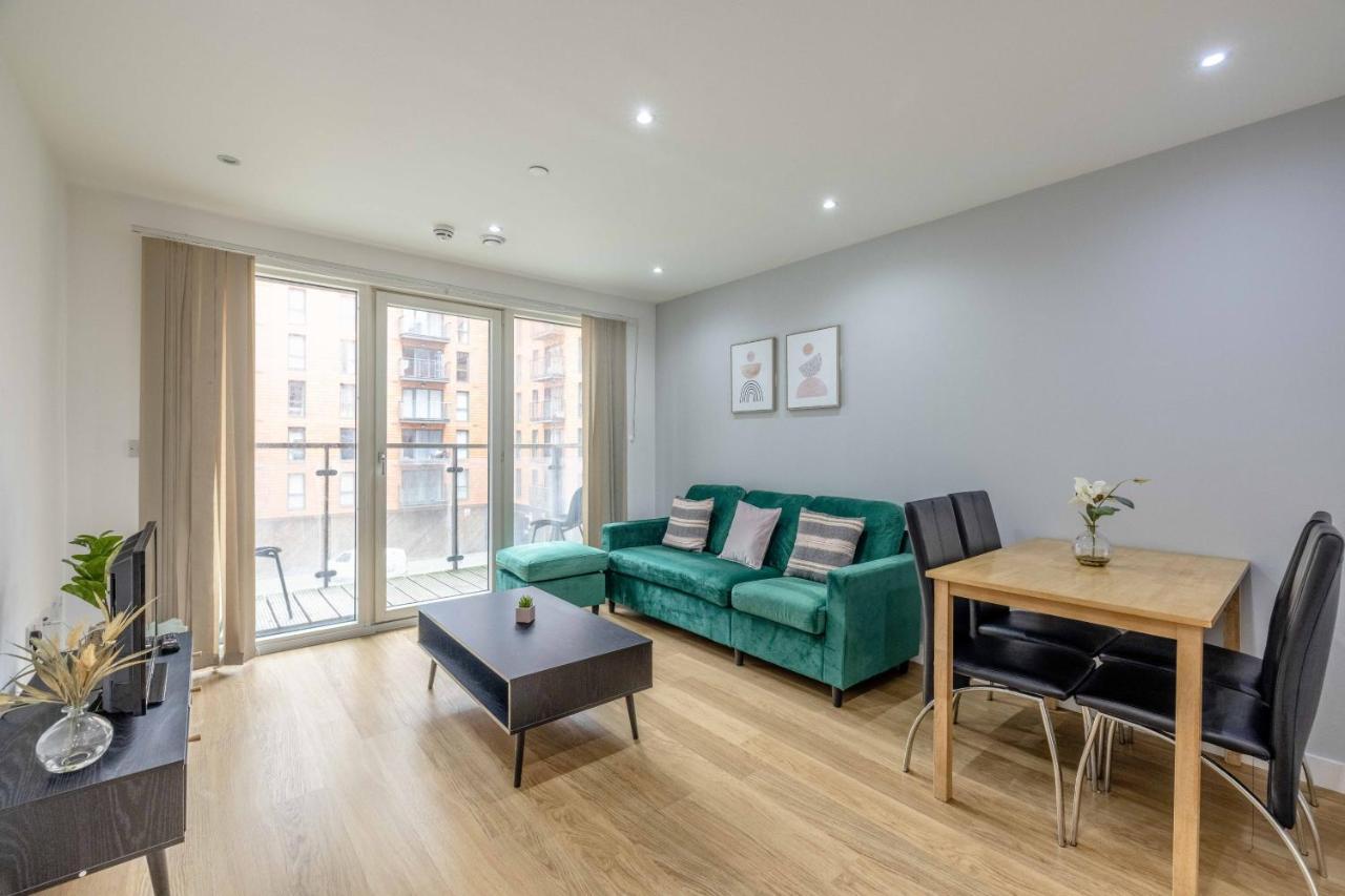2 Bed At Slough Station & Parking - London In 20 Mins Apartment Exterior photo